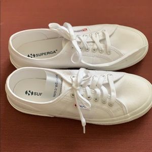 NWOT Womens 39 1/2 Superga